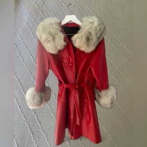 🍒 SOLD 🍒 VINTAGE • cherry red leather trench coat w cream fur collar and cuffs
